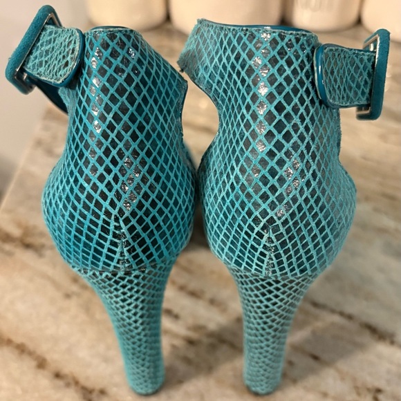Beautiful Teal Heels from White House Black Market - Picture 2 of 3